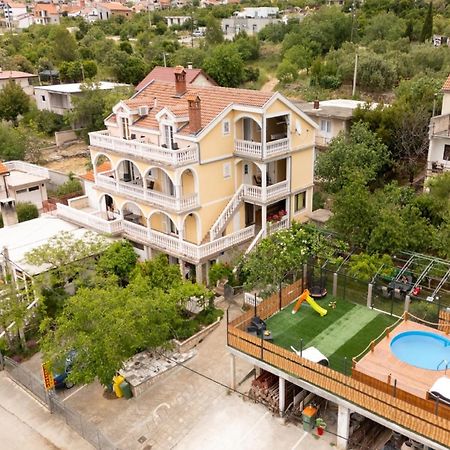 Apartments Milic - One Bedroom Apartment With Sea View And Terrace ゴルニ・カリン エクステリア 写真
