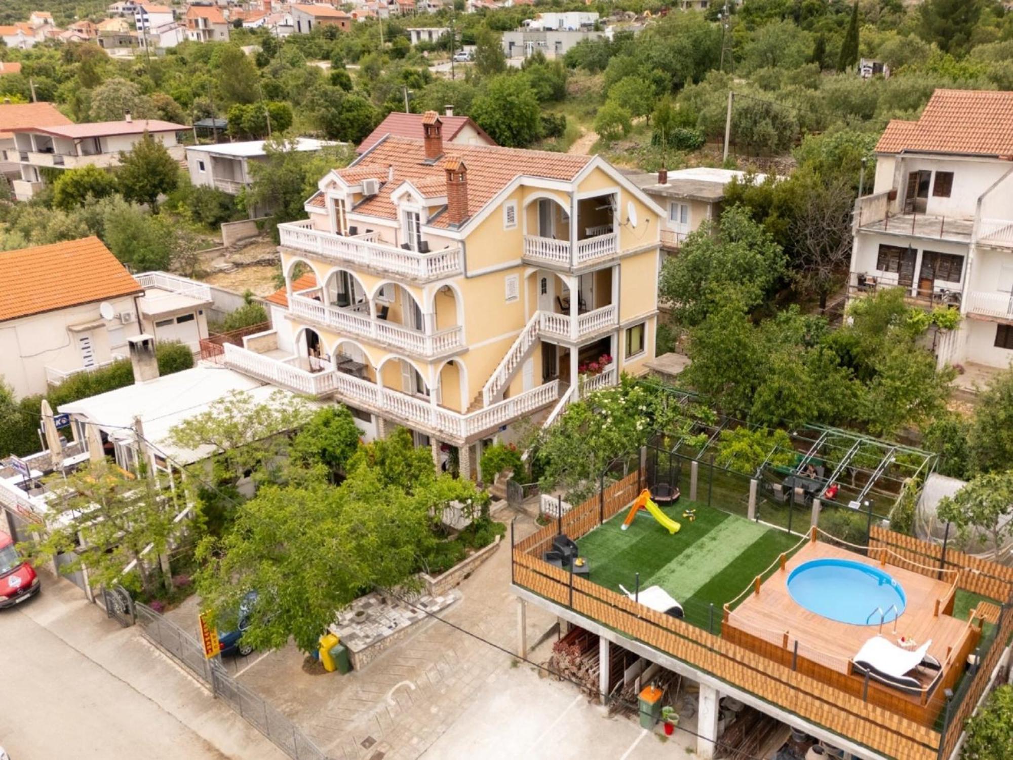 Apartments Milic - One Bedroom Apartment With Sea View And Terrace ゴルニ・カリン エクステリア 写真