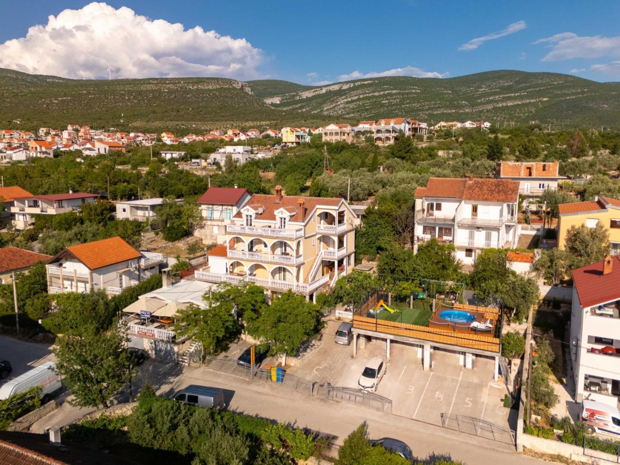 Apartments Milic - One Bedroom Apartment With Sea View And Terrace ゴルニ・カリン エクステリア 写真
